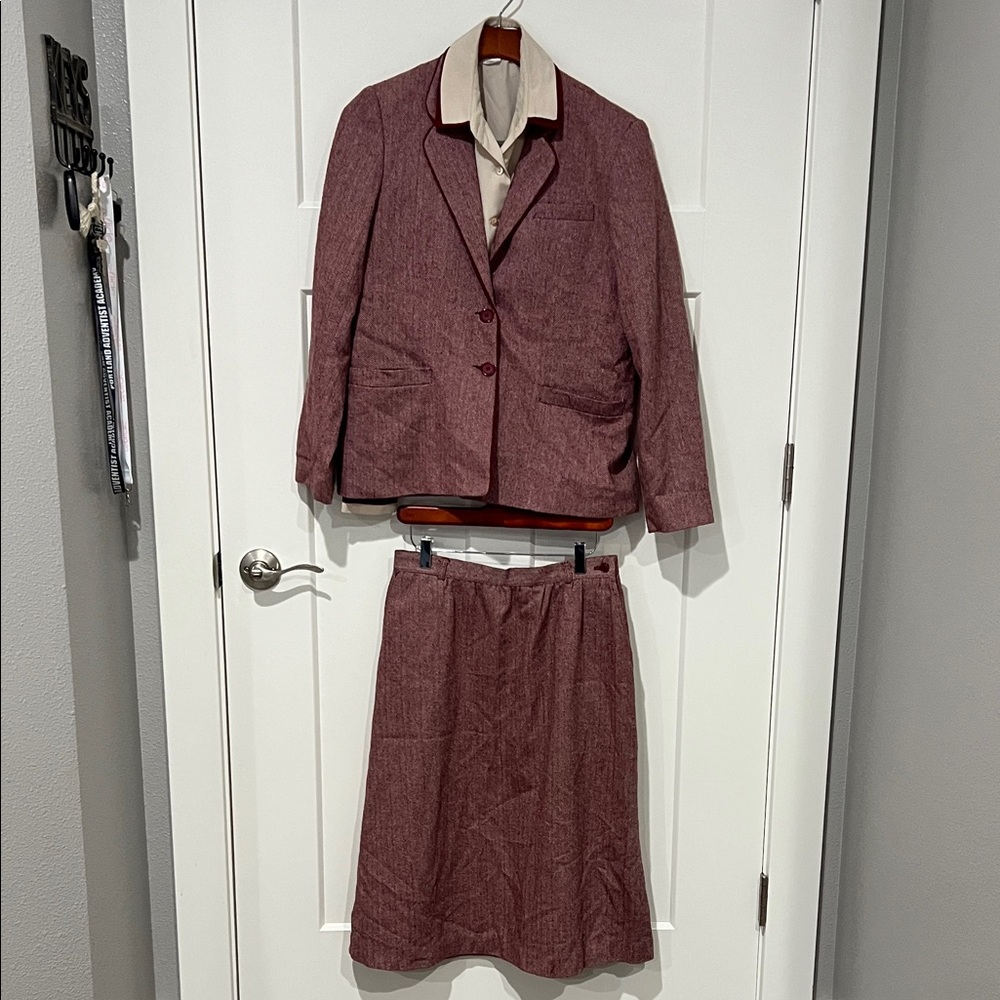 Vintage ‘84 Paddle & Saddle Classic Burgundy Blazer Skirt Set with Blouse Sz 14